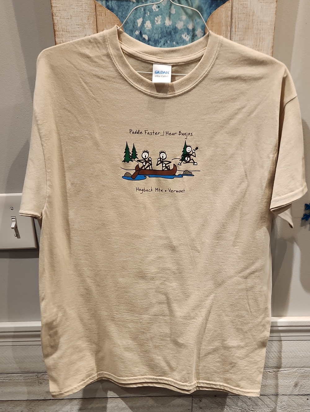 Gildan Beige Short Sleeve Graphic Tee with Canoe Paddle Hogback Mtn VT Sz L